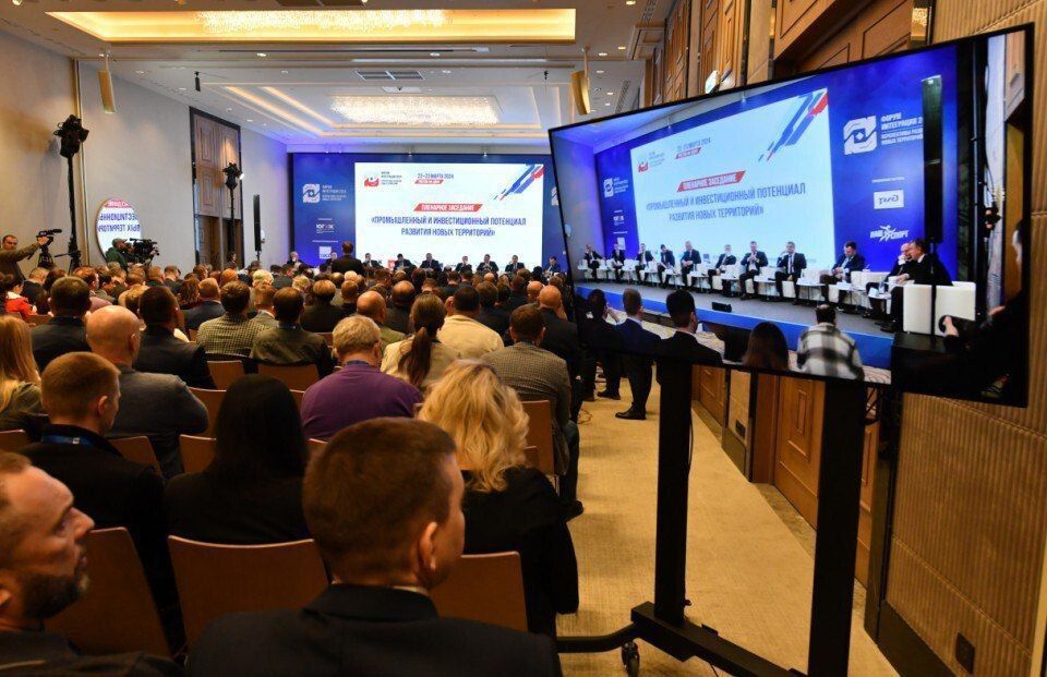 Депутат Совета Лутугинского муниципального округа Владимир Димов в составе делегации Луганской Народной Республики принял участие в форуме, посвященном интеграции и перспективам развития Донбасса и Новороссии, который прошел... Депутат Совета Лутугинского муниципального округа Владимир Димов в составе делегации Луганской Народной Республики принял участие в форуме, посвященном интеграции и перспективам развития Донбасса и Новороссии, который прошел...