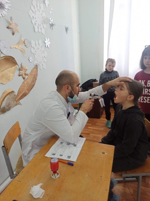 Специалисты Первомайской ЦГМБ, совместно с коллегами из Калуги провели профилактический осмотр учащихся Первомайской средней школы № 30 им. Евгения Олейникова Специалисты Первомайской ЦГМБ, совместно с коллегами из Калуги провели профилактический осмотр учащихся Первомайской средней школы № 30 им. Евгения Олейникова