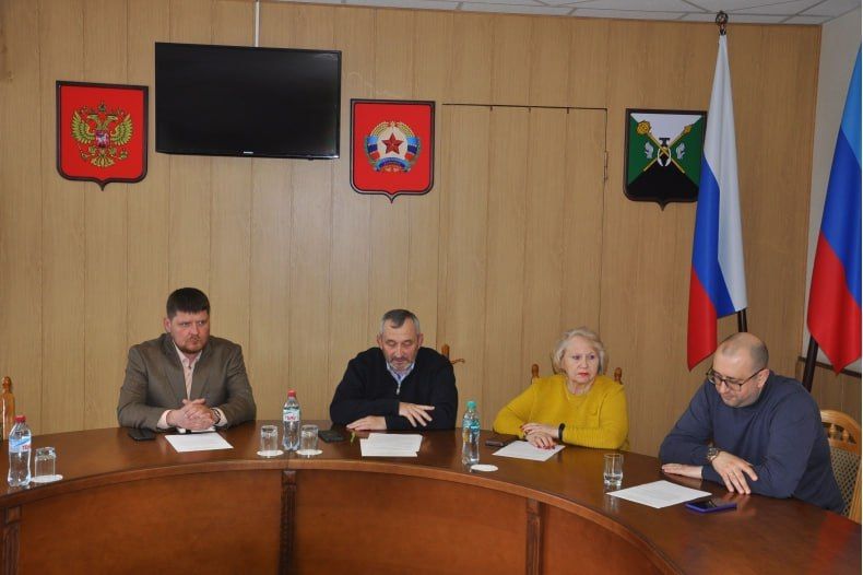 Состоялось заседание постоянной комиссии по правовой политике и связям с общественностью Совета Свердловского муниципального округа ЛНР Состоялось заседание постоянной комиссии по правовой политике и связям с общественностью Совета Свердловского муниципального округа ЛНР