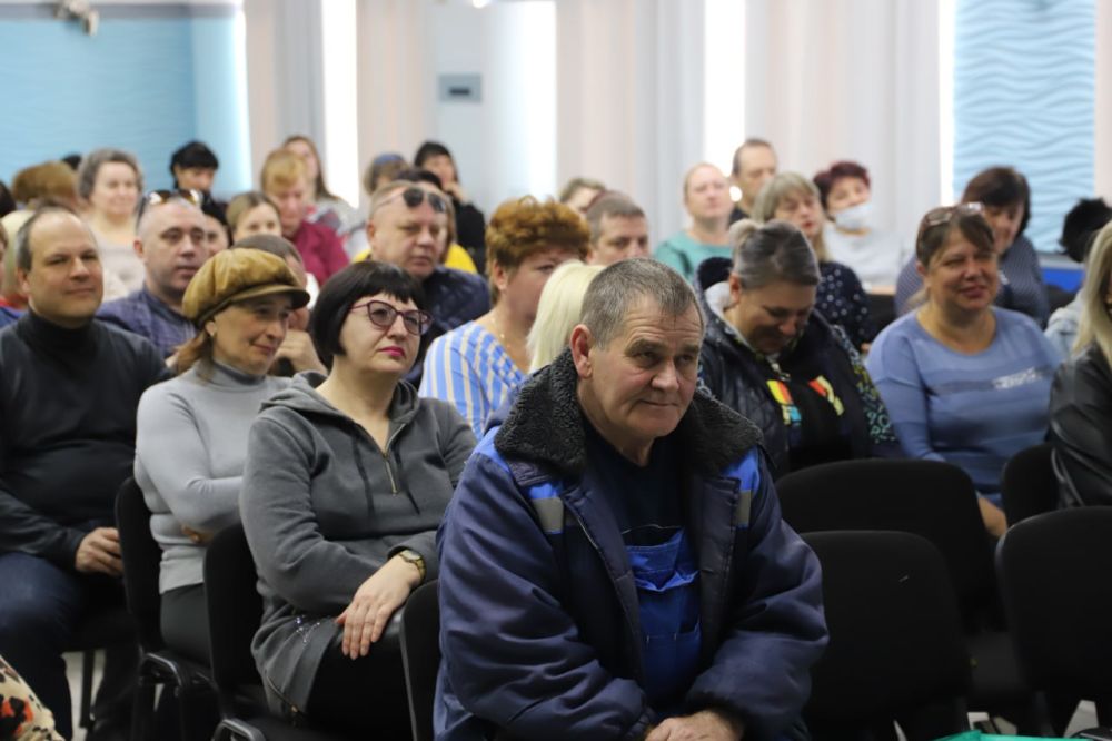Представитель МВД по Луганской Народной Республике провёл лекцию для сотрудников «Луганскгаза» Представитель МВД по Луганской Народной Республике провёл лекцию для сотрудников «Луганскгаза»
