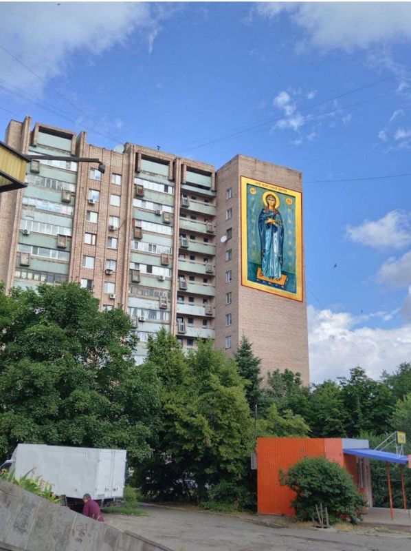 В столице ЛНР появится новый мурал с изображением иконы Луганской Божьей Матери В столице ЛНР появится новый мурал с изображением иконы Луганской Божьей Матери
