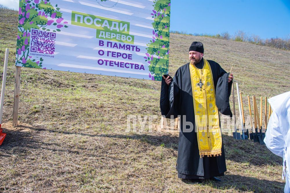 В Новоайдаре прошла акция «Сад памяти» В Новоайдаре прошла акция «Сад памяти»