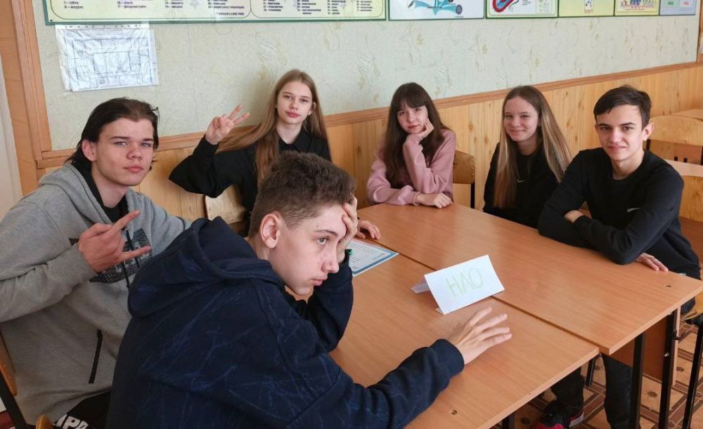В преддверии Дня космонавтики в Беловодском лицее «Лидер» муниципальный координатор партийного проекта Женское движение Единой России Наталья Старикова провела интеллектуальный поединок на тему «Космические достижения... В преддверии Дня космонавтики в Беловодском лицее «Лидер» муниципальный координатор партийного проекта Женское движение Единой России Наталья Старикова провела интеллектуальный поединок на тему «Космические достижения...