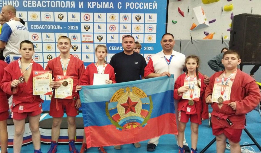 С 4 по 6 апреля в Севастополе прошли Всероссийские соревнования по самбо среди юношей и девушек 2011-2013 годов рождения, посвященные воссоединению Крыма и Севастополя с Россией С 4 по 6 апреля в Севастополе прошли Всероссийские соревнования по самбо среди юношей и девушек 2011-2013 годов рождения, посвященные воссоединению Крыма и Севастополя с Россией