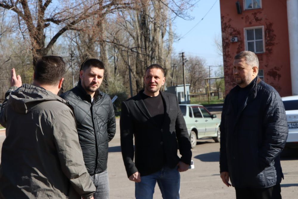 Евгений Бондарь: В поселке Белореченский на улице Ленина продолжается капитальный ремонт скатной кровли трех многоквартирных домов Евгений Бондарь: В поселке Белореченский на улице Ленина продолжается капитальный ремонт скатной кровли трех многоквартирных домов