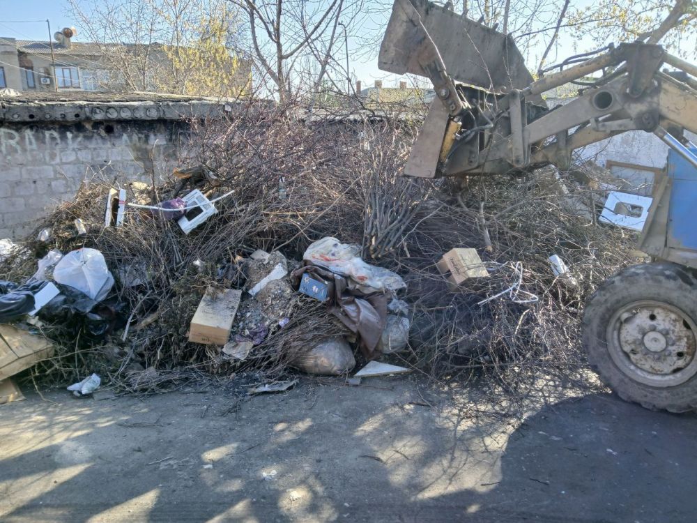 Сегодня в Стаханове снова наводили порядок Сегодня в Стаханове снова наводили порядок