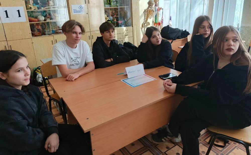 В преддверии Дня космонавтики в Беловодском лицее «Лидер» муниципальный координатор партийного проекта Женское движение Единой России Наталья Старикова провела интеллектуальный поединок на тему «Космические достижения... В преддверии Дня космонавтики в Беловодском лицее «Лидер» муниципальный координатор партийного проекта Женское движение Единой России Наталья Старикова провела интеллектуальный поединок на тему «Космические достижения...