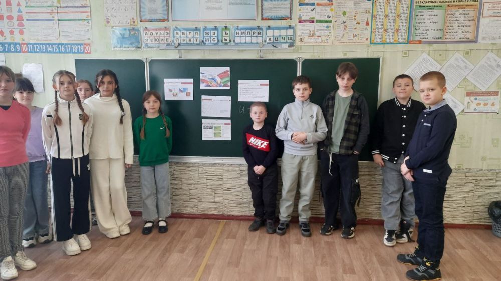 В Кировской средней школе №3 прошел особенный урок из цикла «Разговоры о важном», посвященный Дню единения народов России и Белоруссии! В Кировской средней школе №3 прошел особенный урок из цикла «Разговоры о важном», посвященный Дню единения народов России и Белоруссии!