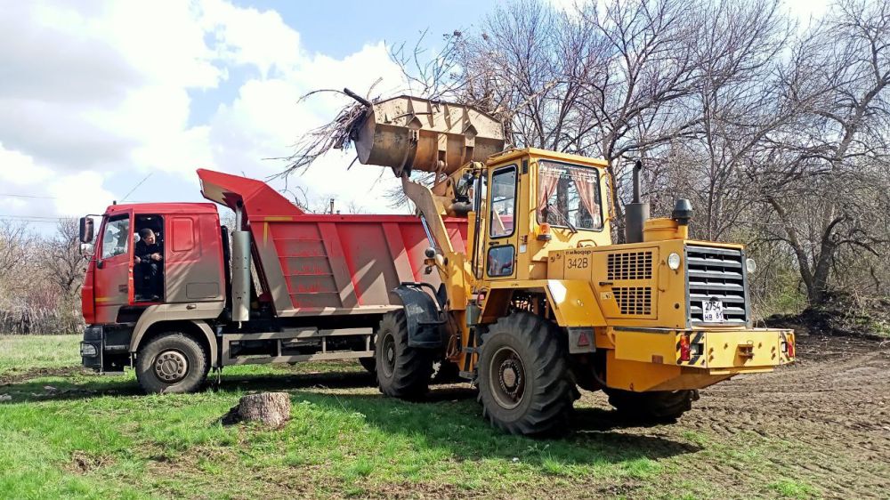 Сегодня в Стаханове снова наводили порядок Сегодня в Стаханове снова наводили порядок