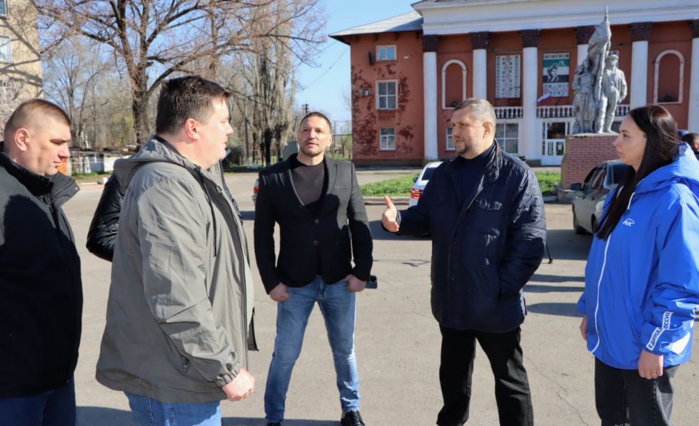 Евгений Бондарь: В поселке Белореченский на улице Ленина продолжается капитальный ремонт скатной кровли трех многоквартирных домов Евгений Бондарь: В поселке Белореченский на улице Ленина продолжается капитальный ремонт скатной кровли трех многоквартирных домов