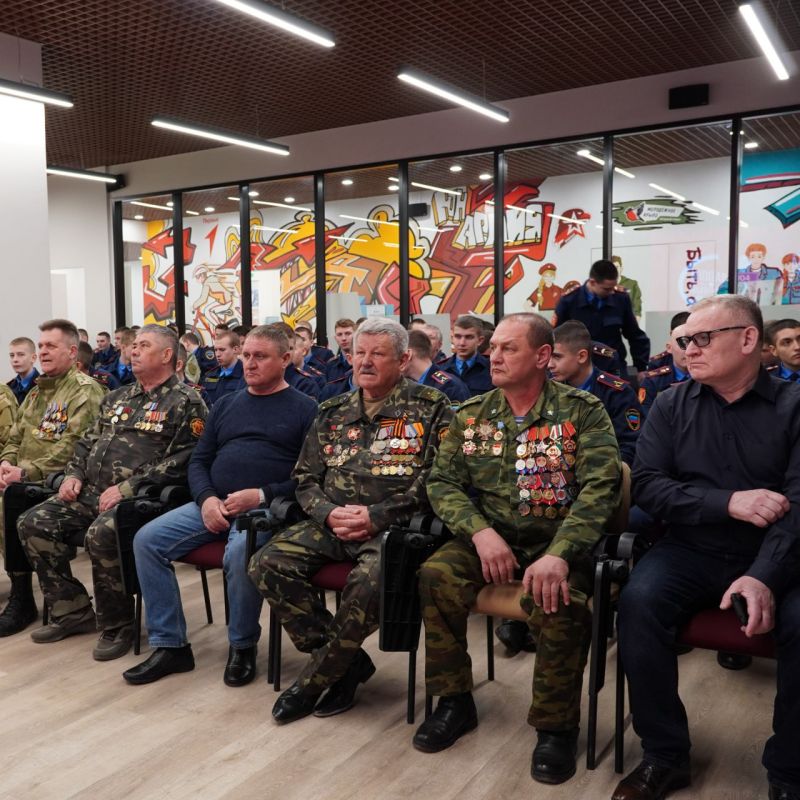 А мы с новым дайджестом. Рассказываем о том, чем запомнился прошедший вторник в Доме молодёжи: «Союз ветеранов Афганистана ЛНР» провёл встречу для луганских кадетов в рамках проекта «Диалоги с Героями» А мы с новым дайджестом. Рассказываем о том, чем запомнился прошедший вторник в Доме молодёжи: «Союз ветеранов Афганистана ЛНР» провёл встречу для луганских кадетов в рамках проекта «Диалоги с Героями»