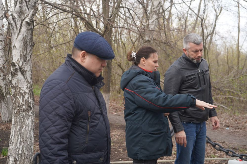В Свердловском округе ЛНР красноярские специалисты обновляют памятники героям Великой Отечественной войны В Свердловском округе ЛНР красноярские специалисты обновляют памятники героям Великой Отечественной войны