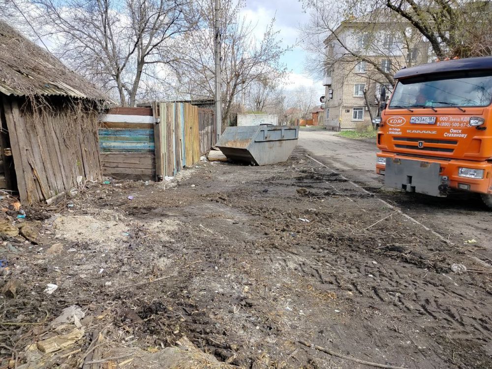 Сегодня в Стаханове снова наводили порядок Сегодня в Стаханове снова наводили порядок