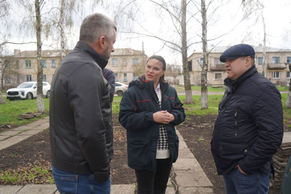 В Свердловском округе ЛНР красноярские специалисты обновляют памятники героям Великой Отечественной войны В Свердловском округе ЛНР красноярские специалисты обновляют памятники героям Великой Отечественной войны