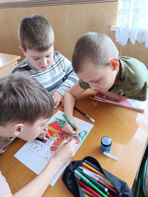 В Кировской средней школе №3 прошел особенный урок из цикла «Разговоры о важном», посвященный Дню единения народов России и Белоруссии! В Кировской средней школе №3 прошел особенный урок из цикла «Разговоры о важном», посвященный Дню единения народов России и Белоруссии!