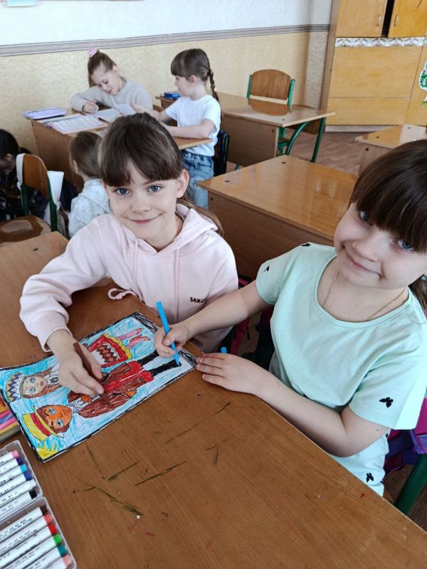 В Кировской средней школе №3 прошел особенный урок из цикла «Разговоры о важном», посвященный Дню единения народов России и Белоруссии! В Кировской средней школе №3 прошел особенный урок из цикла «Разговоры о важном», посвященный Дню единения народов России и Белоруссии!