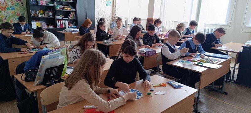 В преддверии Дня космонавтики в ГБОУ ЛНР «Брянковская СШ № 9», в рамках реализации регионального компонента программы воспитания «Луганский характер» по направлению "Труд, профессия и свое дело", активистами отряда «Лидеры»... В преддверии Дня космонавтики в ГБОУ ЛНР «Брянковская СШ № 9», в рамках реализации регионального компонента программы воспитания «Луганский характер» по направлению "Труд, профессия и свое дело", активистами отряда «Лидеры»...