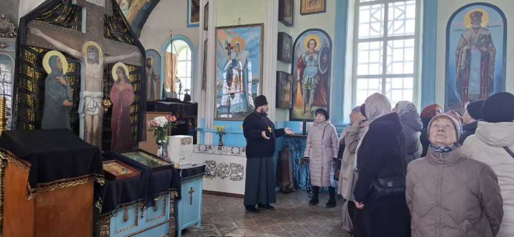 Студенты Университета третьего возраста в преддверии важного христианского праздника – Пасха посетили Храм в честь Успения Пресвятой Богородицы г.Красный Луч Студенты Университета третьего возраста в преддверии важного христианского праздника – Пасха посетили Храм в честь Успения Пресвятой Богородицы г.Красный Луч