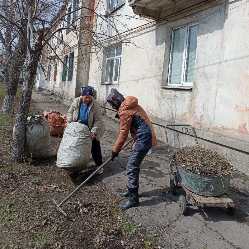 Антрацитовский филиал ЕУК продолжает работу по обслуживанию жилых домов на поселке Дубовский Антрацитовский филиал ЕУК продолжает работу по обслуживанию жилых домов на поселке Дубовский
