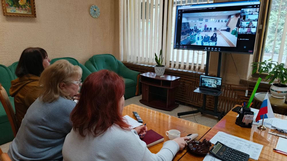 Сегодня состоялось онлайн-совещание представителей Луганского центра народного творчества с руководителями культурно-досуговых учреждений республики и специалистами, ответственными за подготовку документов, по... Сегодня состоялось онлайн-совещание представителей Луганского центра народного творчества с руководителями культурно-досуговых учреждений республики и специалистами, ответственными за подготовку документов, по...