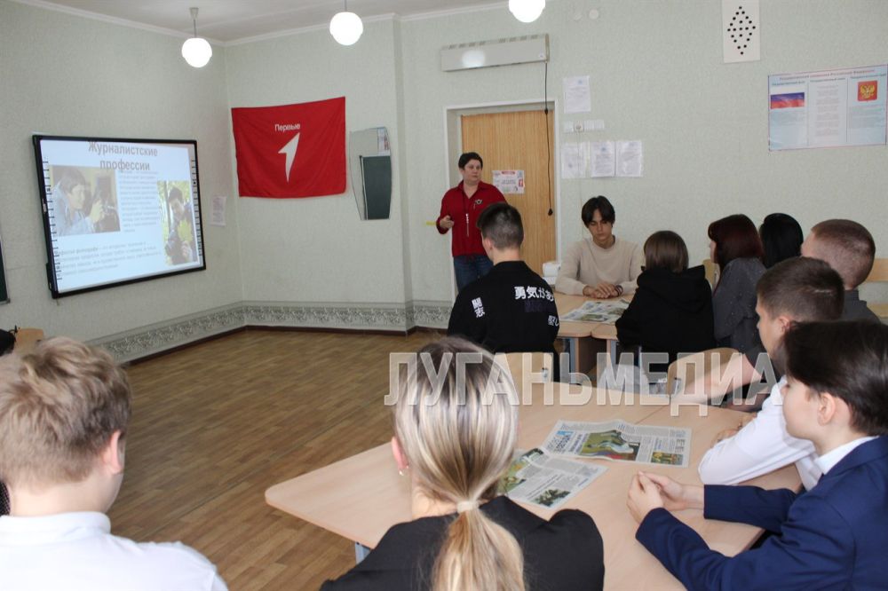 В средней школе № 2 состоялась встреча с главным редактором редакции печатных СМИ г. Кировска Светланой Осиповой В средней школе № 2 состоялась встреча с главным редактором редакции печатных СМИ г. Кировска Светланой Осиповой