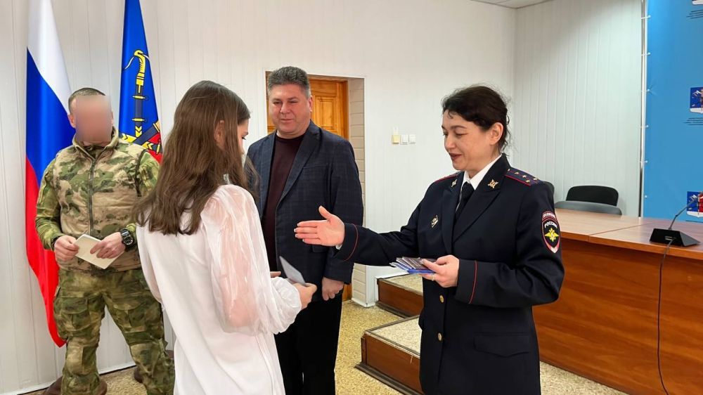 Альберт Зинченко: Торжественное вручение паспортов: Юные граждане России открывают новые горизонты! Альберт Зинченко: Торжественное вручение паспортов: Юные граждане России открывают новые горизонты!