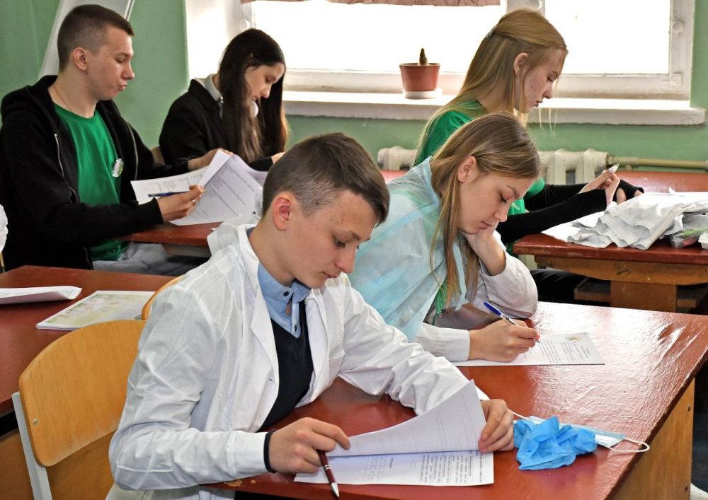 Обучающиеся Благовского УВК им. А.М. Крюкова приняли участие в региональном слете агроклассов и агроэкологических объединений «Агростарт», который прошел в Луганском государственном аграрном университете им. К.Е. Ворошилова Обучающиеся Благовского УВК им. А.М. Крюкова приняли участие в региональном слете агроклассов и агроэкологических объединений «Агростарт», который прошел в Луганском государственном аграрном университете им. К.Е. Ворошилова