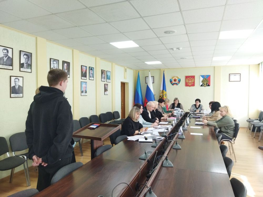 Андрей Рубанцов: Сегодня в Администрации городского округа город Ровеньки состоялось заседание городской комиссии по делам несовершеннолетних и защите их прав Андрей Рубанцов: Сегодня в Администрации городского округа город Ровеньки состоялось заседание городской комиссии по делам несовершеннолетних и защите их прав