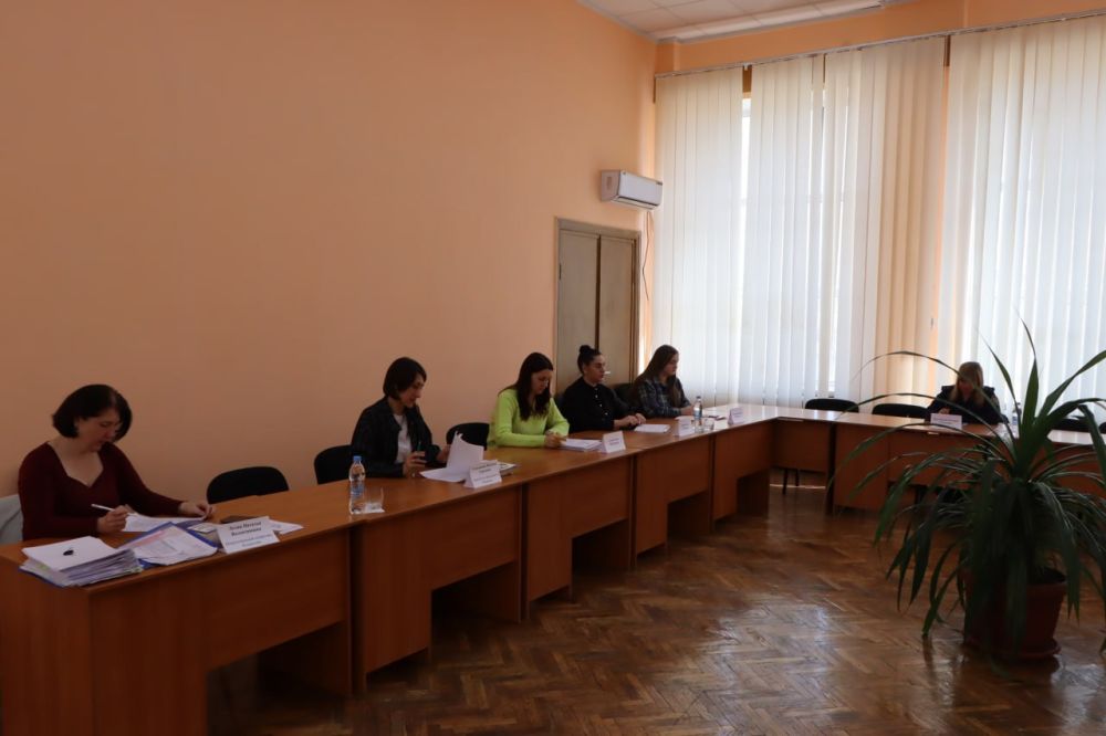 В Лутугинском муниципальном округе Луганской Народной Республики состоялось очередное заседание Районной комиссии по делам несовершеннолетних и защите их прав В Лутугинском муниципальном округе Луганской Народной Республики состоялось очередное заседание Районной комиссии по делам несовершеннолетних и защите их прав