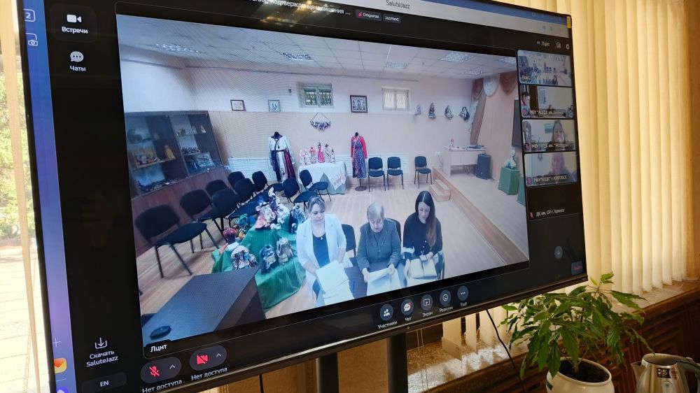 Сегодня состоялось онлайн-совещание представителей Луганского центра народного творчества с руководителями культурно-досуговых учреждений республики и специалистами, ответственными за подготовку документов, по... Сегодня состоялось онлайн-совещание представителей Луганского центра народного творчества с руководителями культурно-досуговых учреждений республики и специалистами, ответственными за подготовку документов, по...