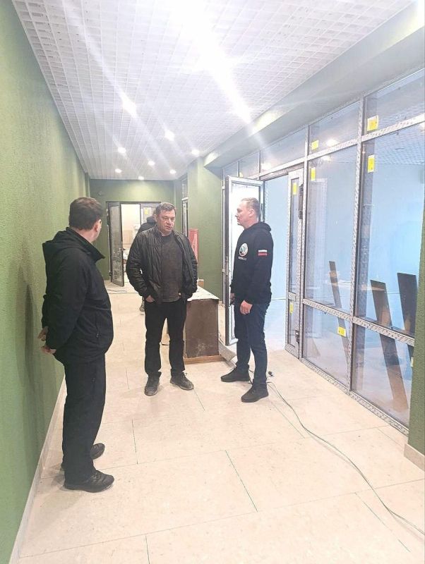 Замминистра строительства и ЖКХ ЛНР оценил благоустройство площади и ремонт ДК в Станице Луганской Замминистра строительства и ЖКХ ЛНР оценил благоустройство площади и ремонт ДК в Станице Луганской