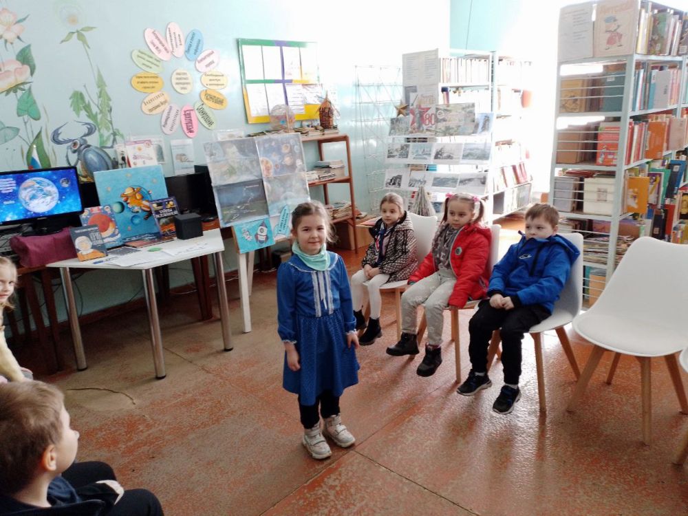Накануне Дня космонавтики в библиотеке пгт Накануне Дня космонавтики в библиотеке пгт