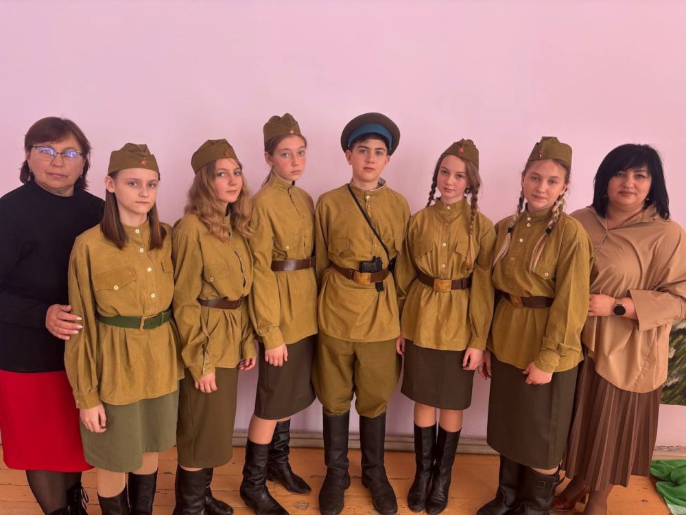В Ровеньковской школе №3 ожила память о войне: состоялась премьера спектакля "А зори здесь тихие..." В Ровеньковской школе №3 ожила память о войне: состоялась премьера спектакля "А зори здесь тихие..."