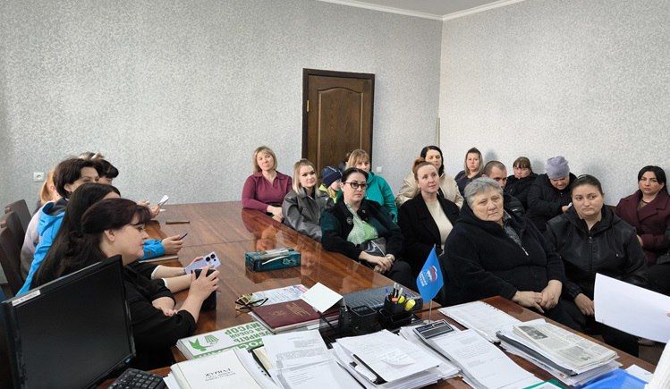 Сотрудники Территориального отделения Государственного казенного учреждения «Республиканский центр занятости населения Луганской Народной Республики» в городе Краснодоне и Краснодонском районе провели выездную встречу с... Сотрудники Территориального отделения Государственного казенного учреждения «Республиканский центр занятости населения Луганской Народной Республики» в городе Краснодоне и Краснодонском районе провели выездную встречу с...