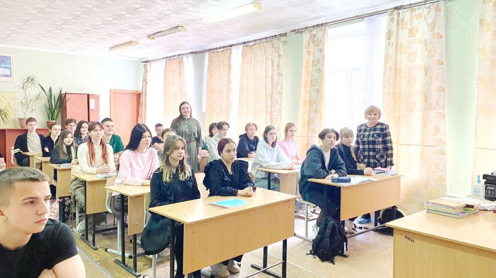 Представители Луганской больницы № 1 провели профориентационную беседу среди школьников Представители Луганской больницы № 1 провели профориентационную беседу среди школьников