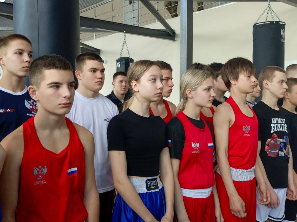 Российские чемпионы мира по боксу Григорий Дрозд и Рахим Чахкиев в Луганске показали молодым спортсменам Республики ключевые техники и стратегии бокса Российские чемпионы мира по боксу Григорий Дрозд и Рахим Чахкиев в Луганске показали молодым спортсменам Республики ключевые техники и стратегии бокса