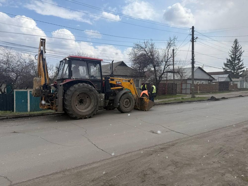Андрей Рубанцов: В Ровеньках выполняются работы по очистке бордюрного камня Андрей Рубанцов: В Ровеньках выполняются работы по очистке бордюрного камня