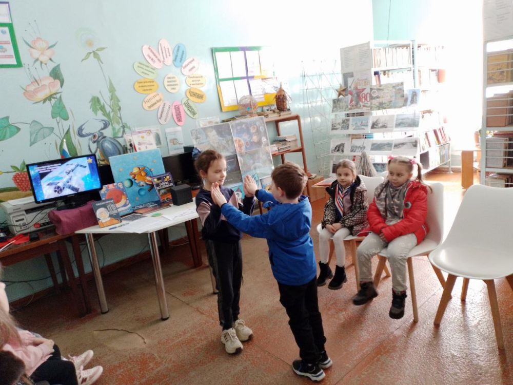 Накануне Дня космонавтики в библиотеке пгт Накануне Дня космонавтики в библиотеке пгт