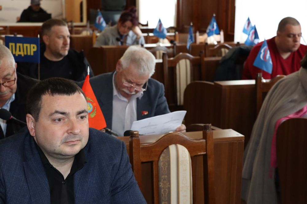 Сегодня состоялось совместное заседание трех постоянных комиссий Совета городского округа города Северодонецка: по правовой политике и связям с общественностью, по бюджетной, финансовой, налоговой и имущественной политике... Сегодня состоялось совместное заседание трех постоянных комиссий Совета городского округа города Северодонецка: по правовой политике и связям с общественностью, по бюджетной, финансовой, налоговой и имущественной политике...