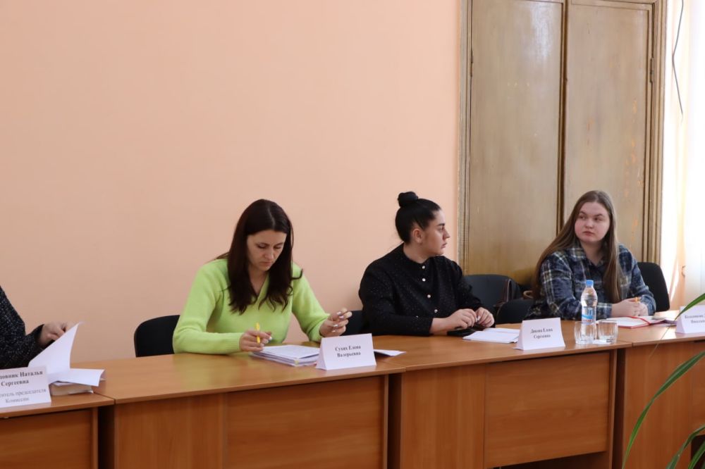 В Лутугинском муниципальном округе Луганской Народной Республики состоялось очередное заседание Районной комиссии по делам несовершеннолетних и защите их прав В Лутугинском муниципальном округе Луганской Народной Республики состоялось очередное заседание Районной комиссии по делам несовершеннолетних и защите их прав