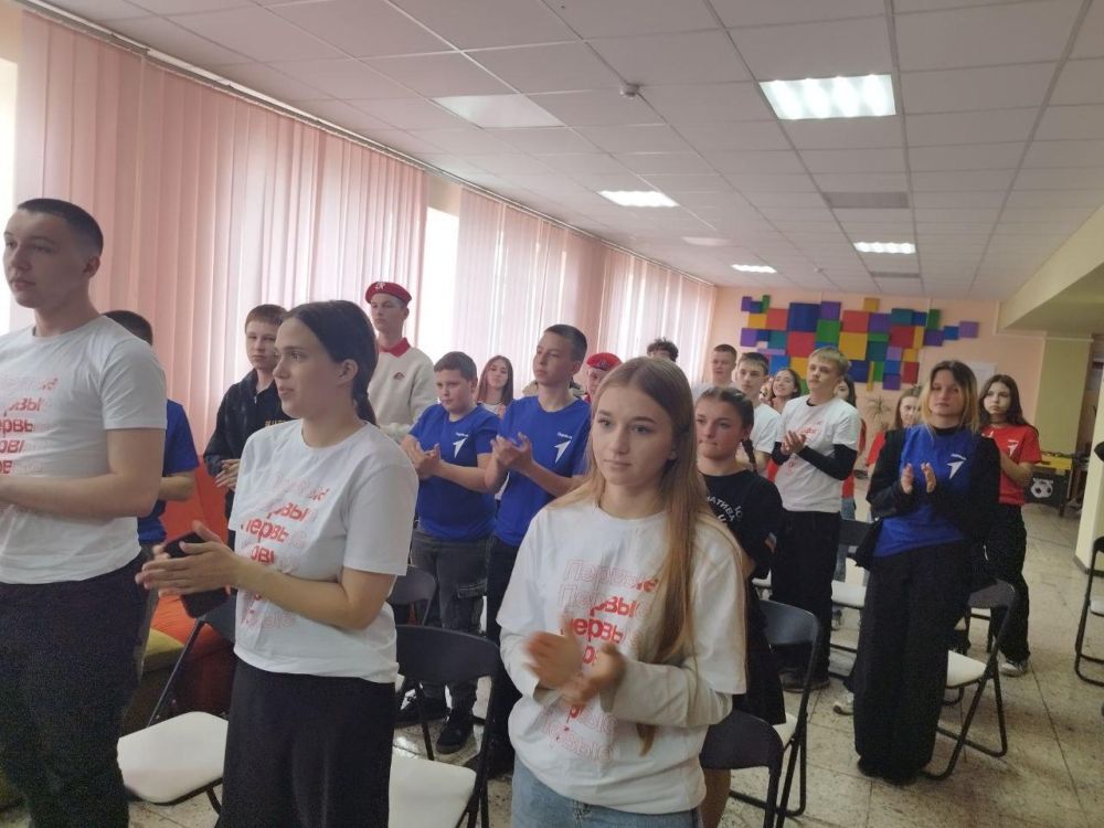 В рамках мероприятий, посвященных Году защитника Отечества, в малом актовом зале Центра культуры и досуга Троицкого муниципального округа прошла встреча активистов «Движение первых» образовательных учреждений округа и... В рамках мероприятий, посвященных Году защитника Отечества, в малом актовом зале Центра культуры и досуга Троицкого муниципального округа прошла встреча активистов «Движение первых» образовательных учреждений округа и...