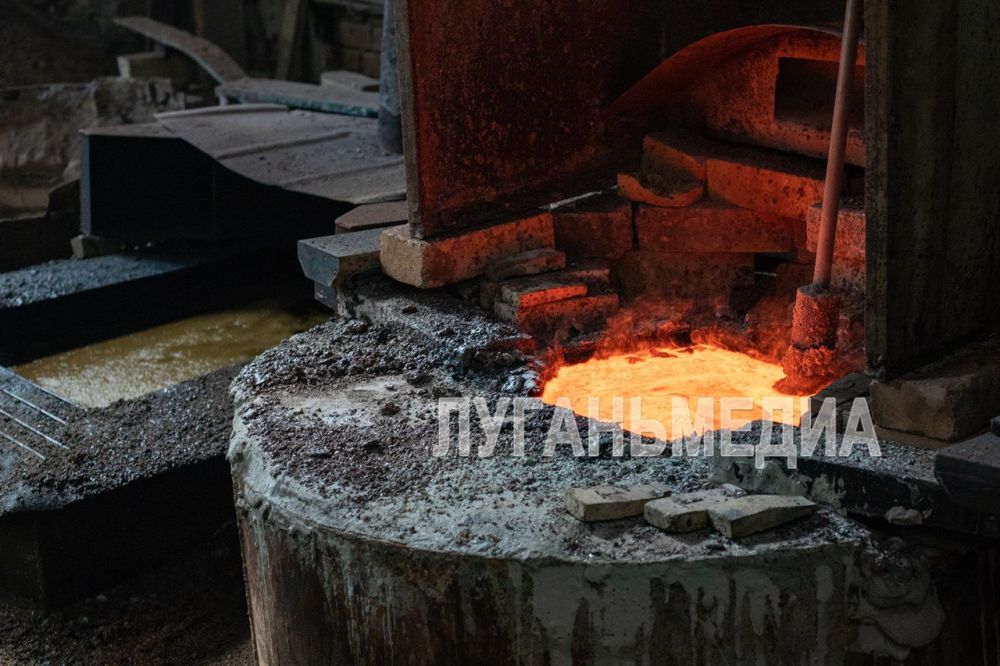 Луганские студенты посетили завод по изготовлению фехтовальных клинков Луганские студенты посетили завод по изготовлению фехтовальных клинков