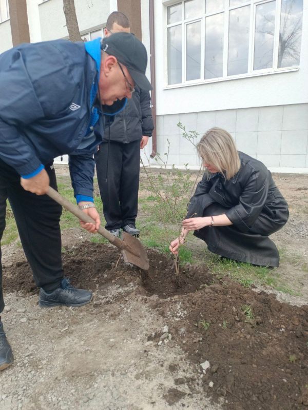 В честь 105-летия Луганского государственного университета имени Владимира Даля, при В честь 105-летия Луганского государственного университета имени Владимира Даля, при