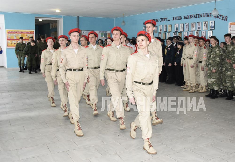 Школьники Краснолучского округа соревнуются в военно-патриотической игре «Зарница 2.0» Школьники Краснолучского округа соревнуются в военно-патриотической игре «Зарница 2.0»