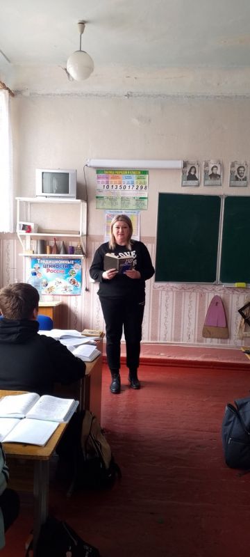 Выбор профессии — один из шагов к взрослению, поэтому, чем раньше ребёнок начнет пробовать себя в разных отраслях, тем более обоснованно и самостоятельно выберет своё будущее Выбор профессии — один из шагов к взрослению, поэтому, чем раньше ребёнок начнет пробовать себя в разных отраслях, тем более обоснованно и самостоятельно выберет своё будущее