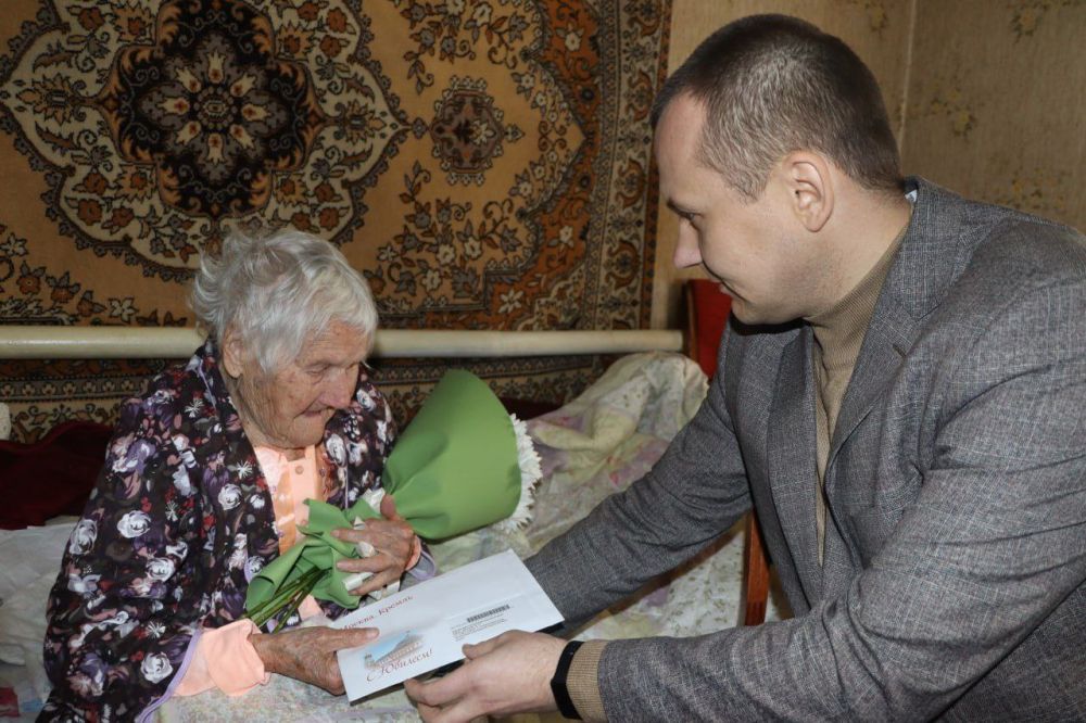 100 летний юбилей отмечает жительница поселка Сиротино Надежда Кирилловна Синькевич 100 летний юбилей отмечает жительница поселка Сиротино Надежда Кирилловна Синькевич