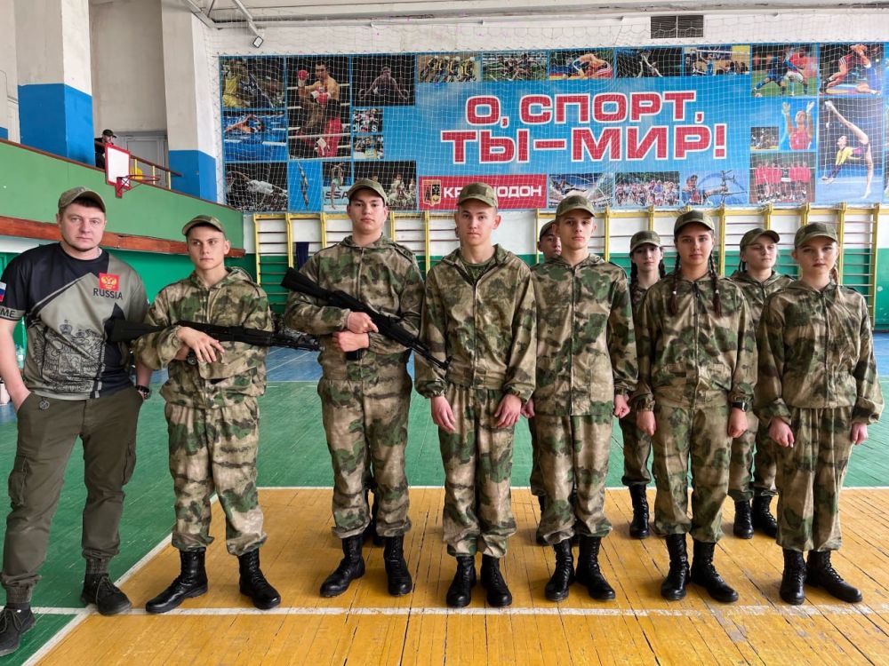 Ученики Краснодонской школы №8 им. Парсанова приняли участие в игре "Зарница 2.0" Ученики Краснодонской школы №8 им. Парсанова приняли участие в игре "Зарница 2.0"