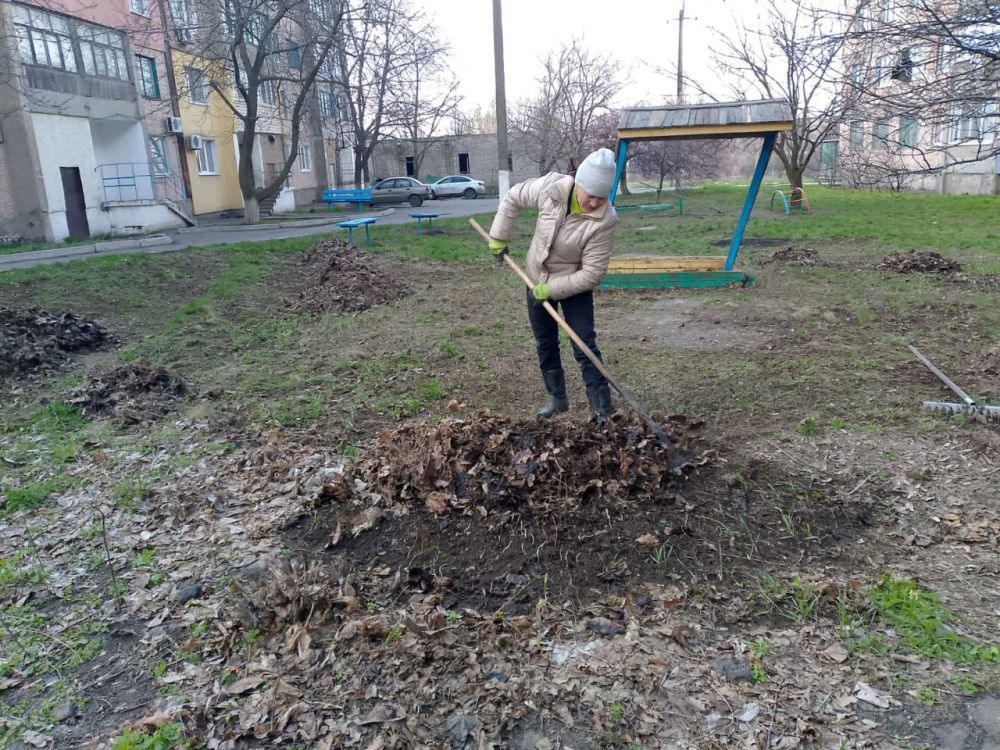 В округе продолжаются ежедневные работы по благоустройству территорий В округе продолжаются ежедневные работы по благоустройству территорий