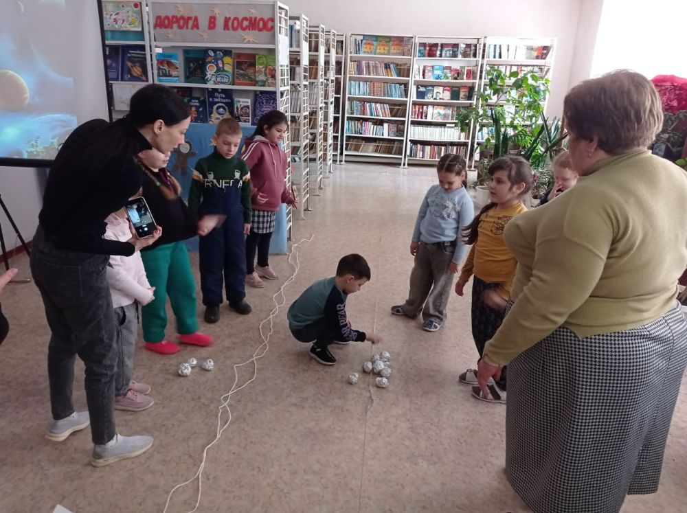 В Кировской детской библиотеке, состоялось мероприятие, посвященное ко Дню авиации и космонавтики - виртуальное космическое путешествие «Дорога в космос» В Кировской детской библиотеке, состоялось мероприятие, посвященное ко Дню авиации и космонавтики - виртуальное космическое путешествие «Дорога в космос»