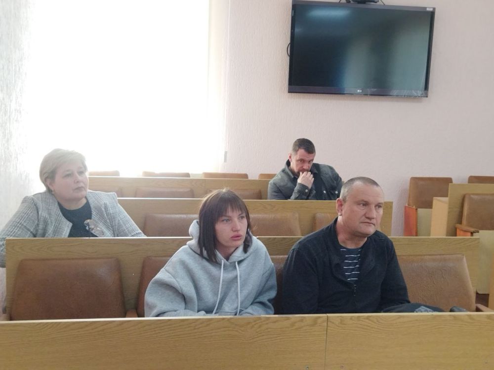 Сегодня в Администрации городского округа город Ровеньки Глава городского округа провел встречу с семьями военнослужащих, погибших, выполняя свой долг в зоне специальной военной операции, что особенно актуально в Год... Сегодня в Администрации городского округа город Ровеньки Глава городского округа провел встречу с семьями военнослужащих, погибших, выполняя свой долг в зоне специальной военной операции, что особенно актуально в Год...